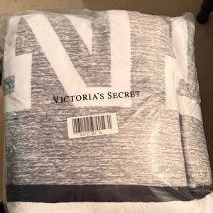 Pink Victoria’s Secret Sherpa Blanket Rare BNIP